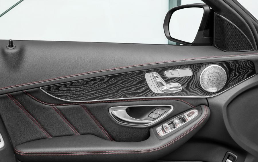 Детали интерьера Mercedes-Benz C450 AMG Sport 2015 года  (фото 4 из 31)